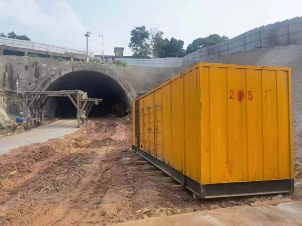 麻山发电机出租自启装置的工作原理是什么？