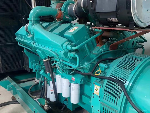 麻山更换100kW柴油发电机组机油时，需要注意哪些事项？