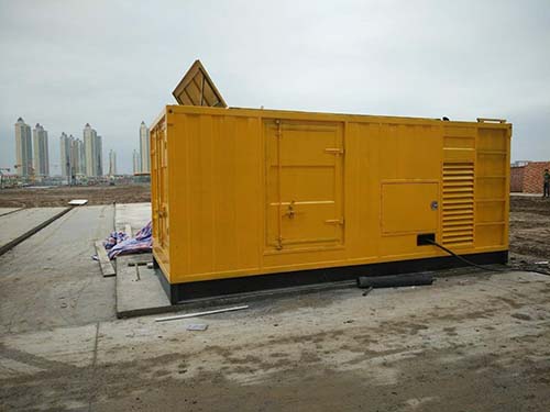 麻山合同中关于乙方责任导致工期延误的赔偿标准应该如何制定？